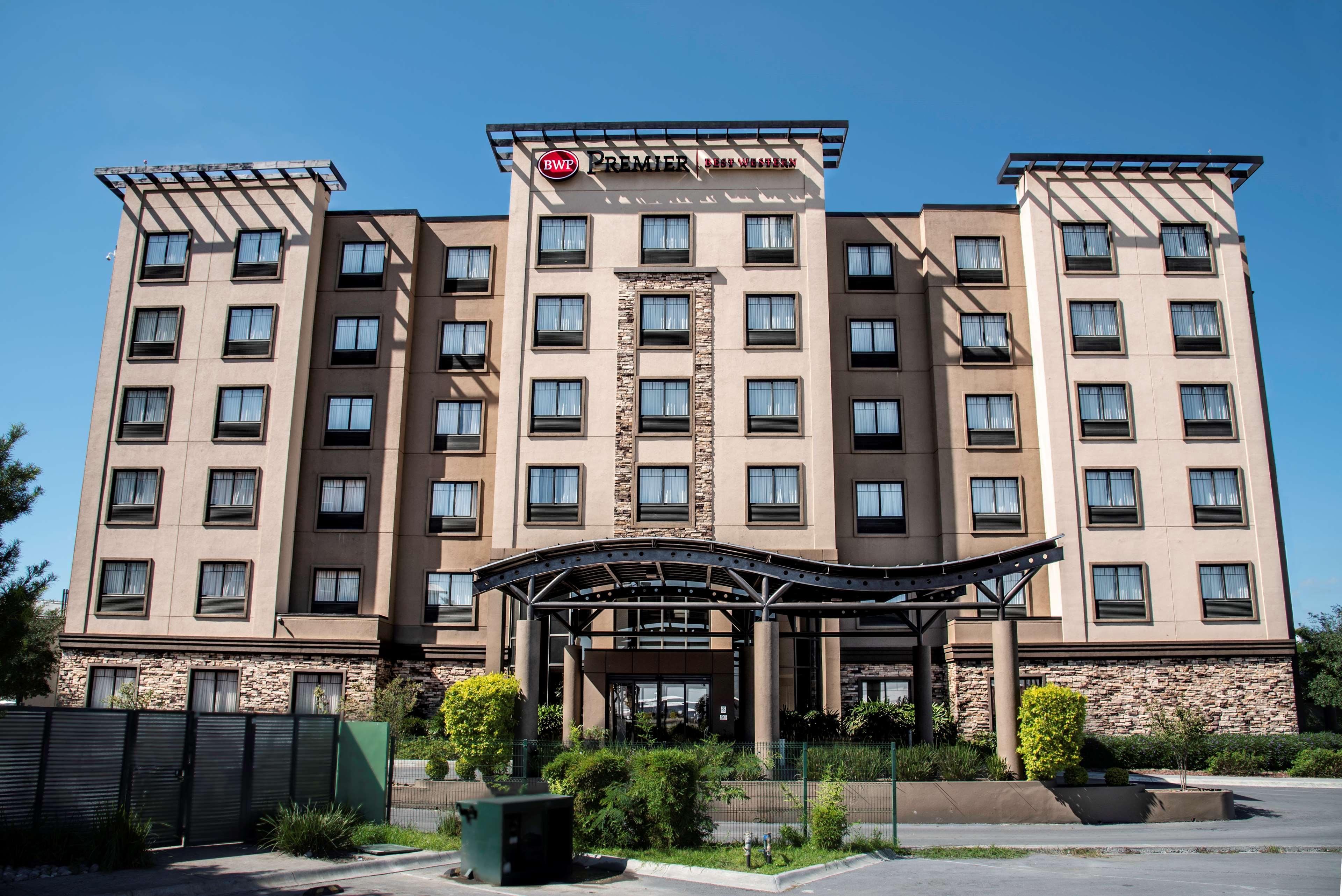 Best Western Premier Monterrey Aeropuerto อโปดาคา ภายนอก รูปภาพ The hotel in 2011