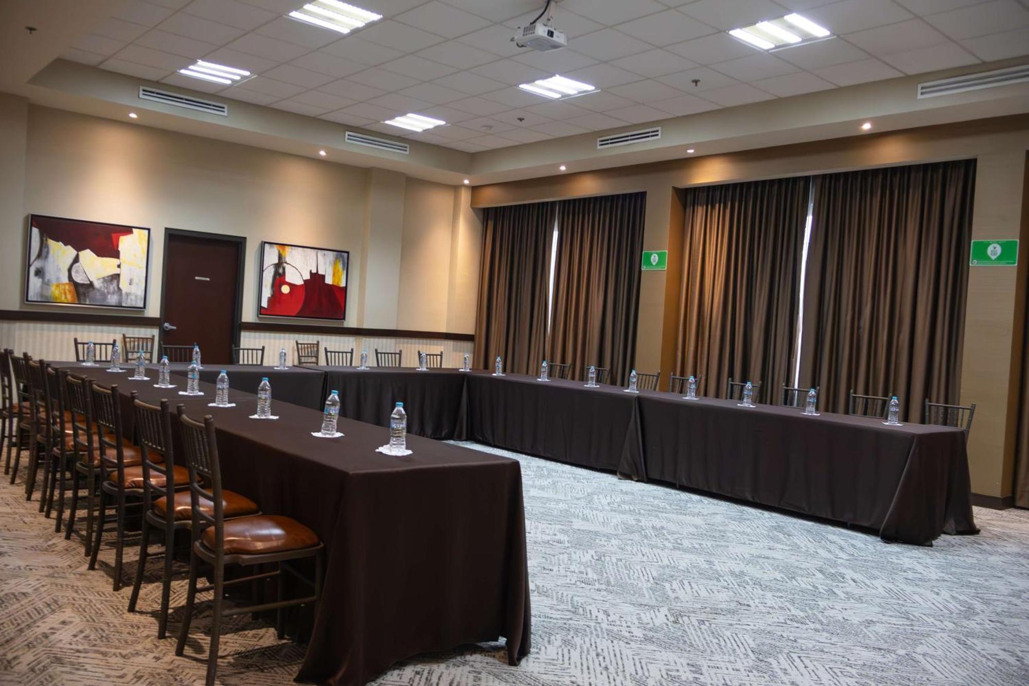 Best Western Premier Monterrey Aeropuerto อโปดาคา ภายนอก รูปภาพ Meeting room