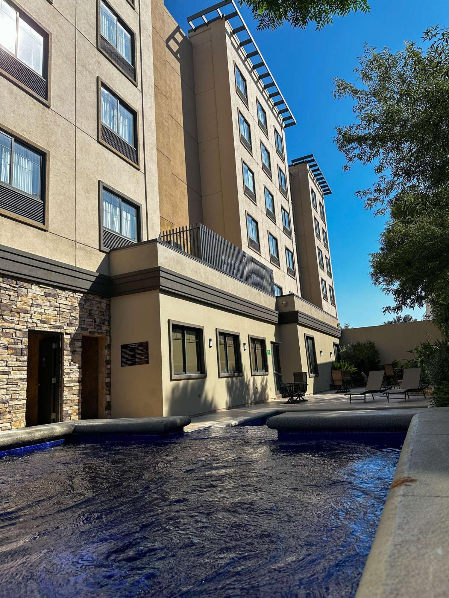 Best Western Premier Monterrey Aeropuerto อโปดาคา ภายนอก รูปภาพ The hotel's exterior